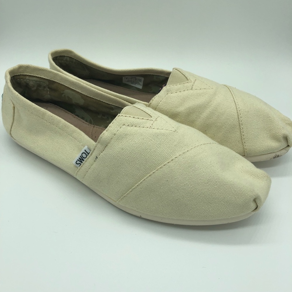 Toms Canvas Slips Size 9W.